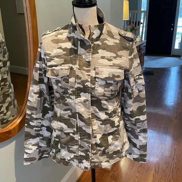 Kensie Jeans Winter Camo Print Jacket Women’s Size Medium - Picture 1 of 9